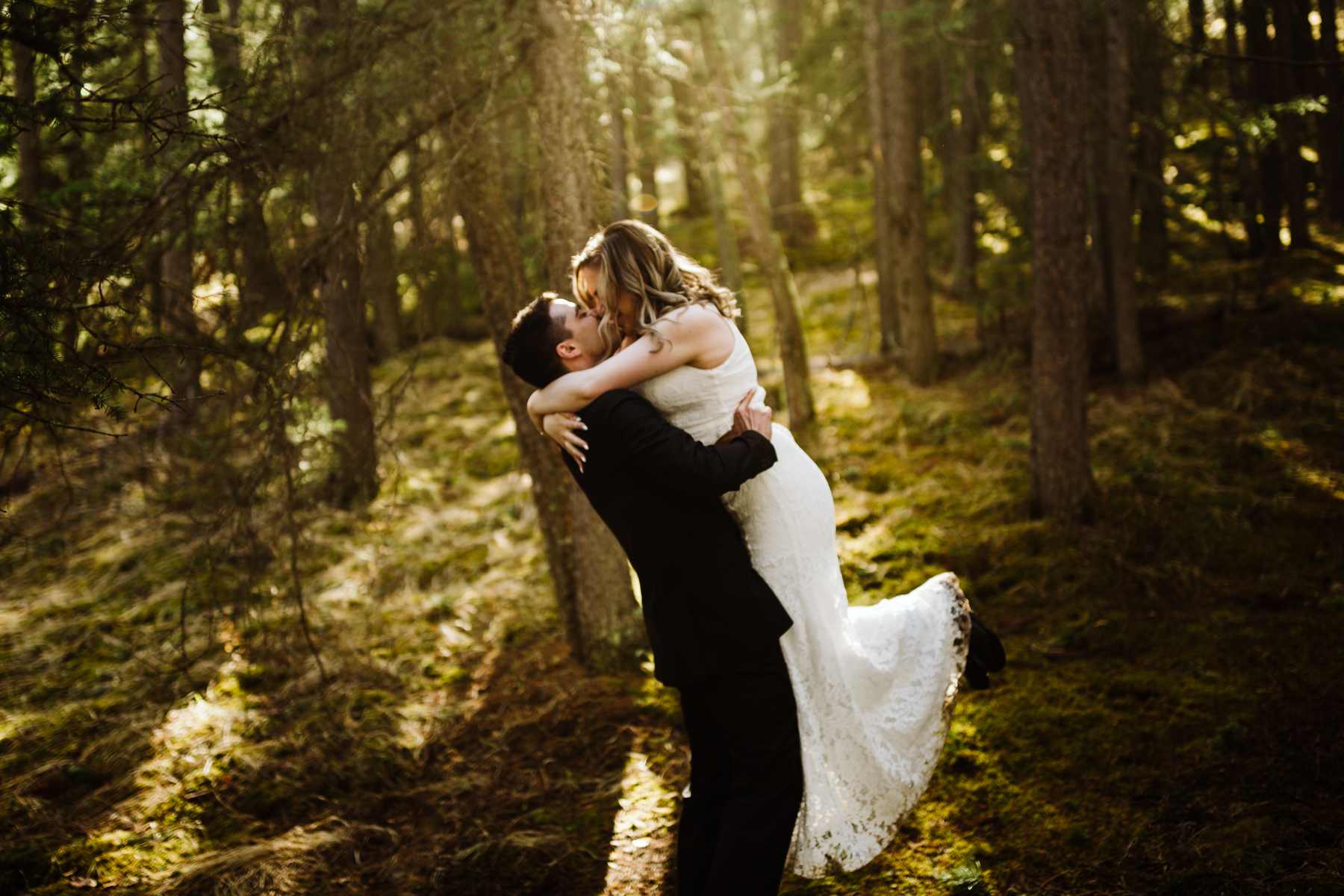Banff Adventure Wedding Photographers for Lake Minnewanka Elopement - Image 19