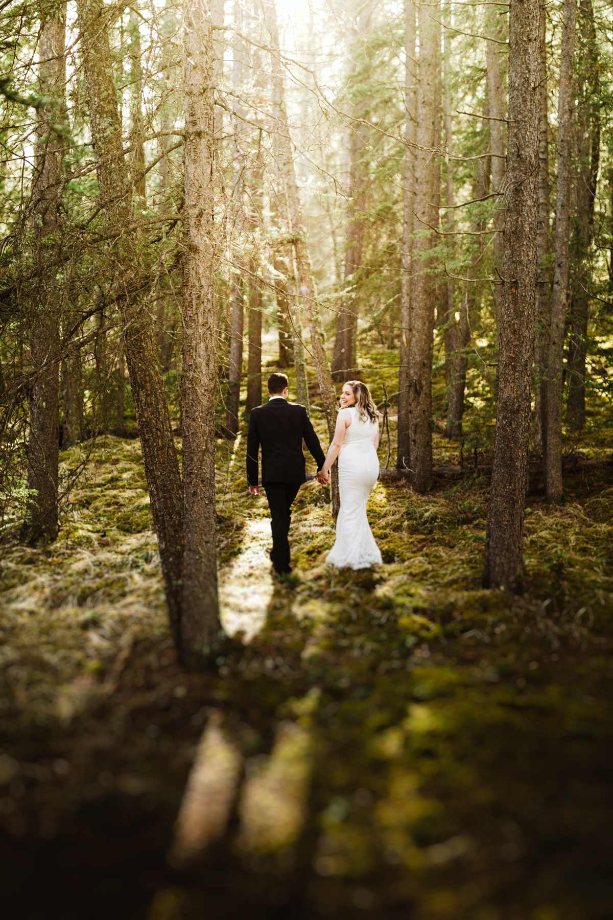 Banff Adventure Wedding Photographers for Lake Minnewanka Elopement - Image 23