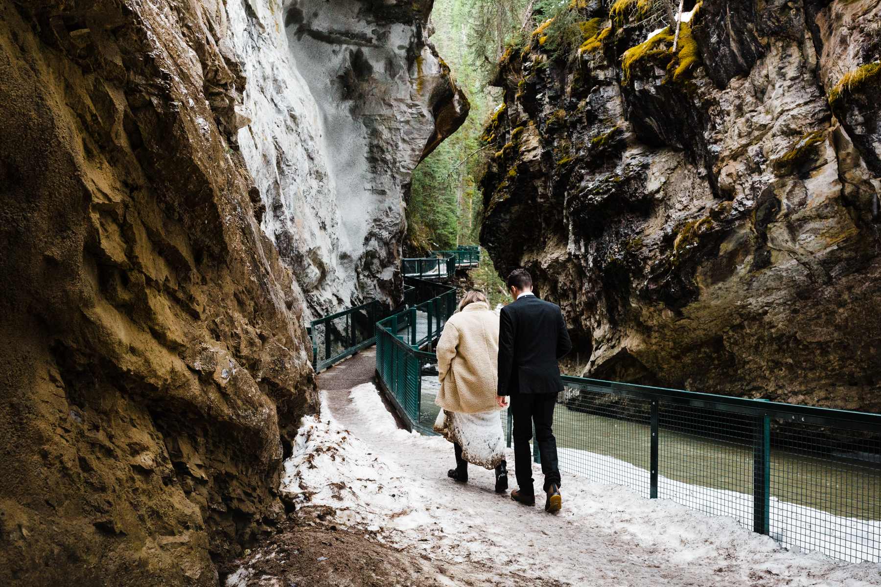 Banff Adventure Wedding Photographers for Lake Minnewanka Elopement - Image 40