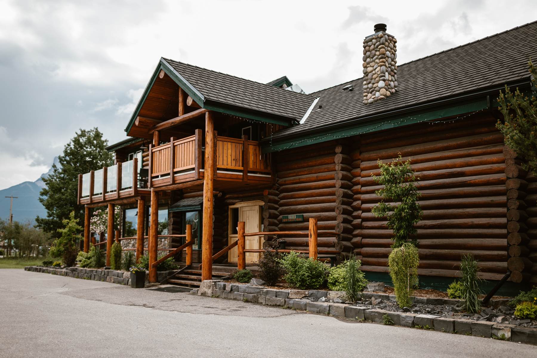 Intimate Wedding Photographers in Banff National Park - Photo 44