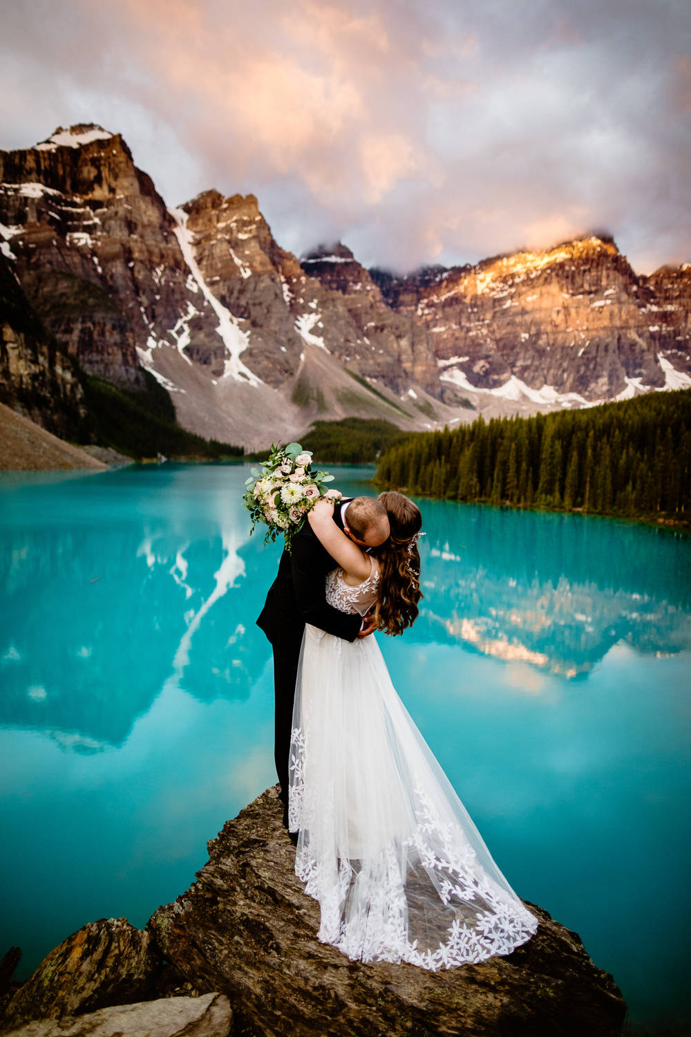 Banff wedding photographers at Moraine Lake