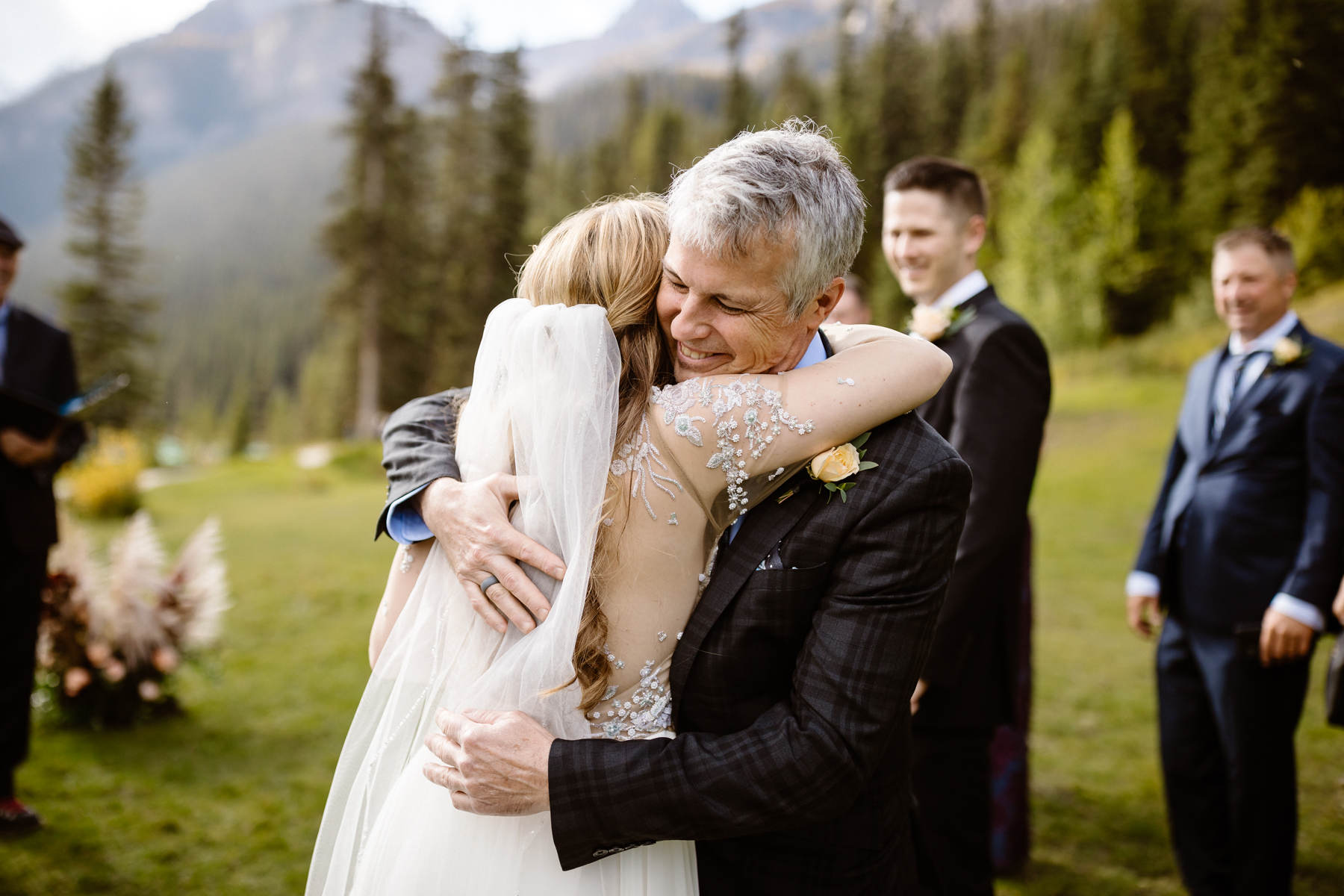 Moraine Lake wedding photos - Image 11