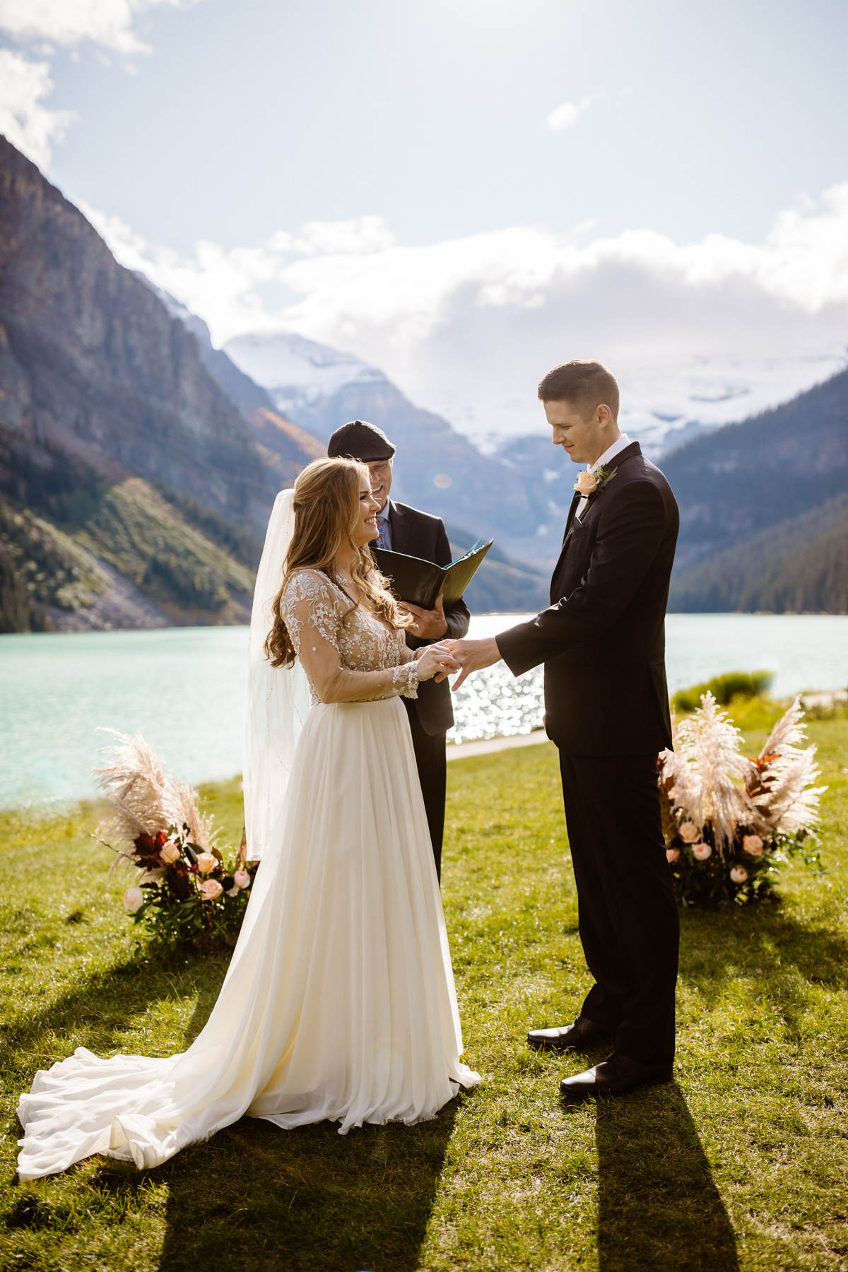 Moraine Lake wedding photos - Image 17