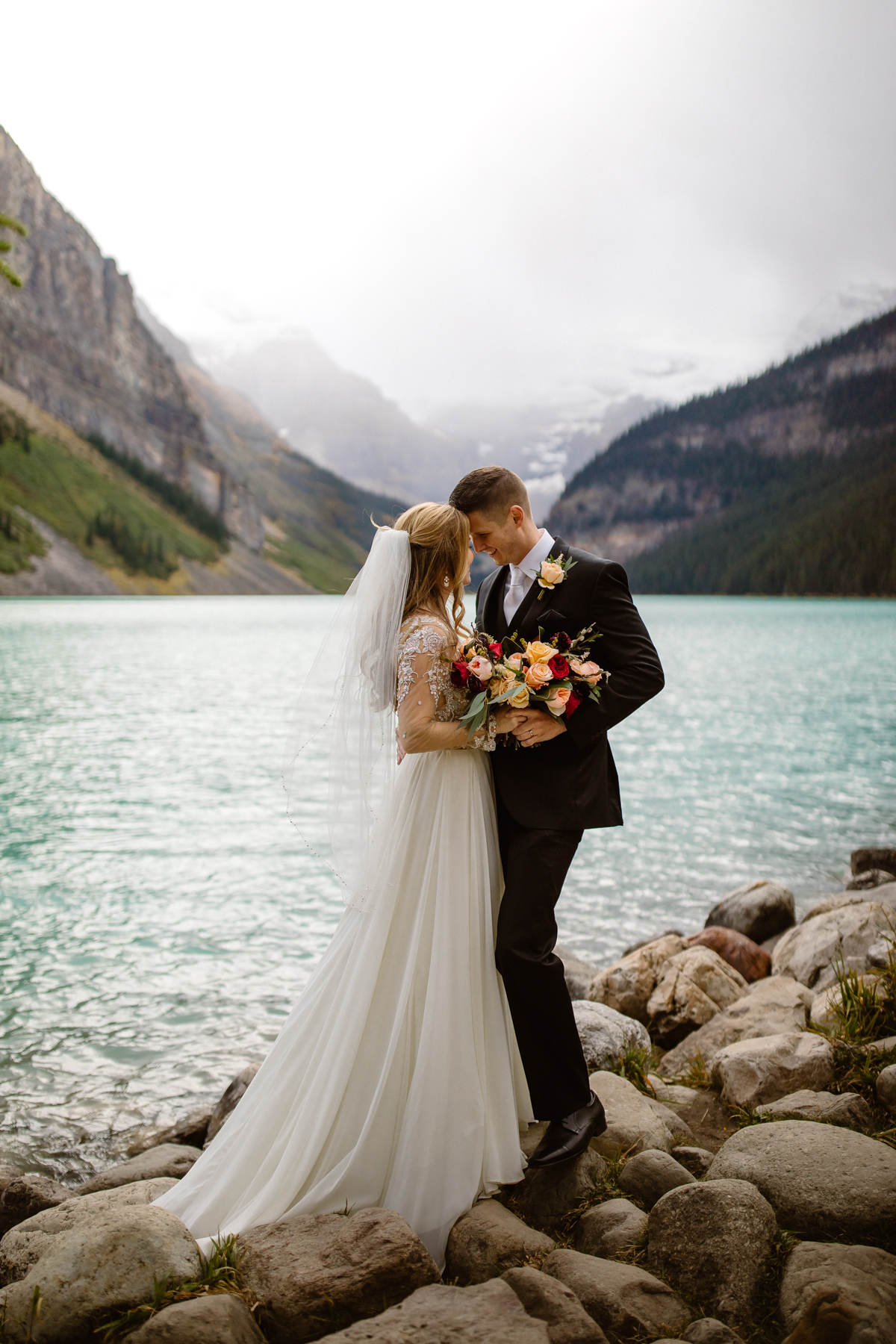 Moraine Lake wedding photos - Image 27