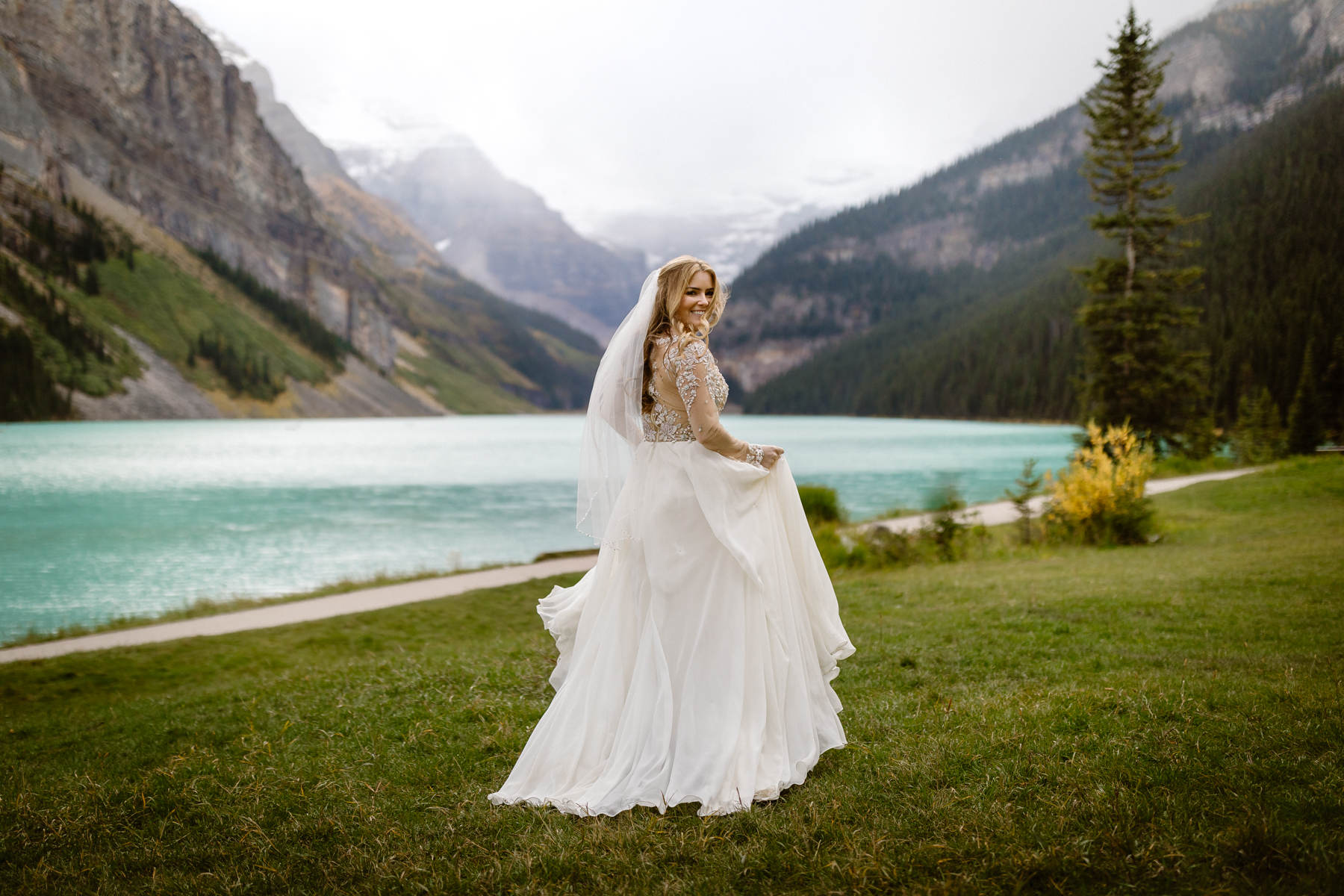 Moraine Lake wedding photos - Image 29