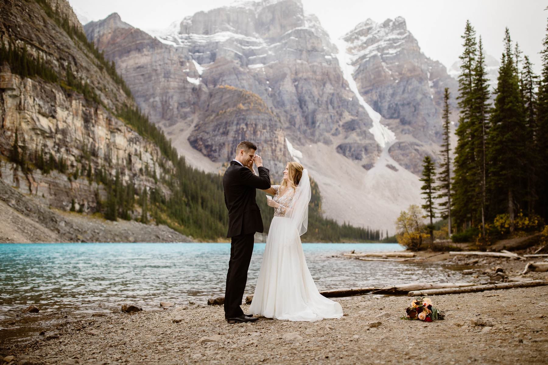 Moraine Lake wedding photos - Image 39