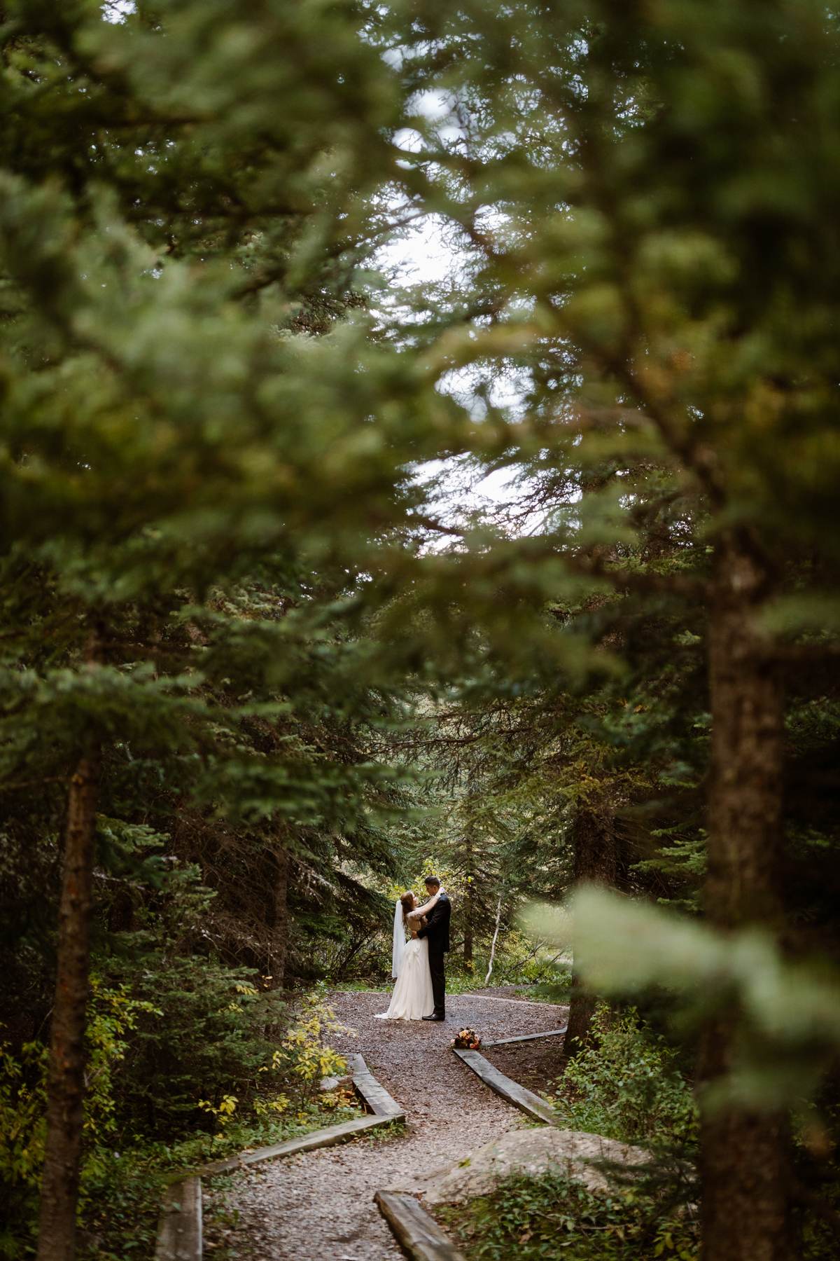 Moraine Lake wedding photos - Image 63
