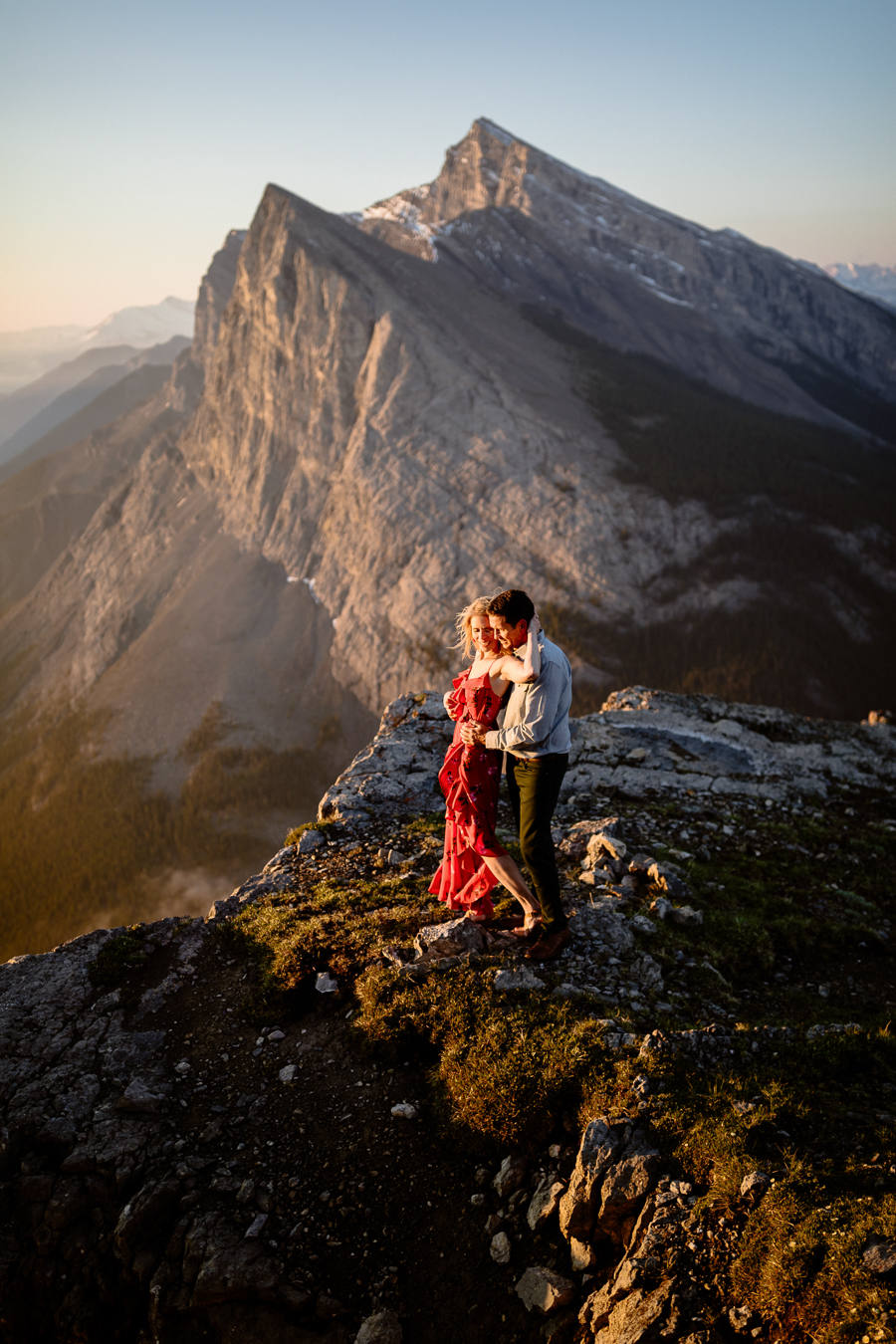 Canmore wedding photographer captures sunrise hiking photos