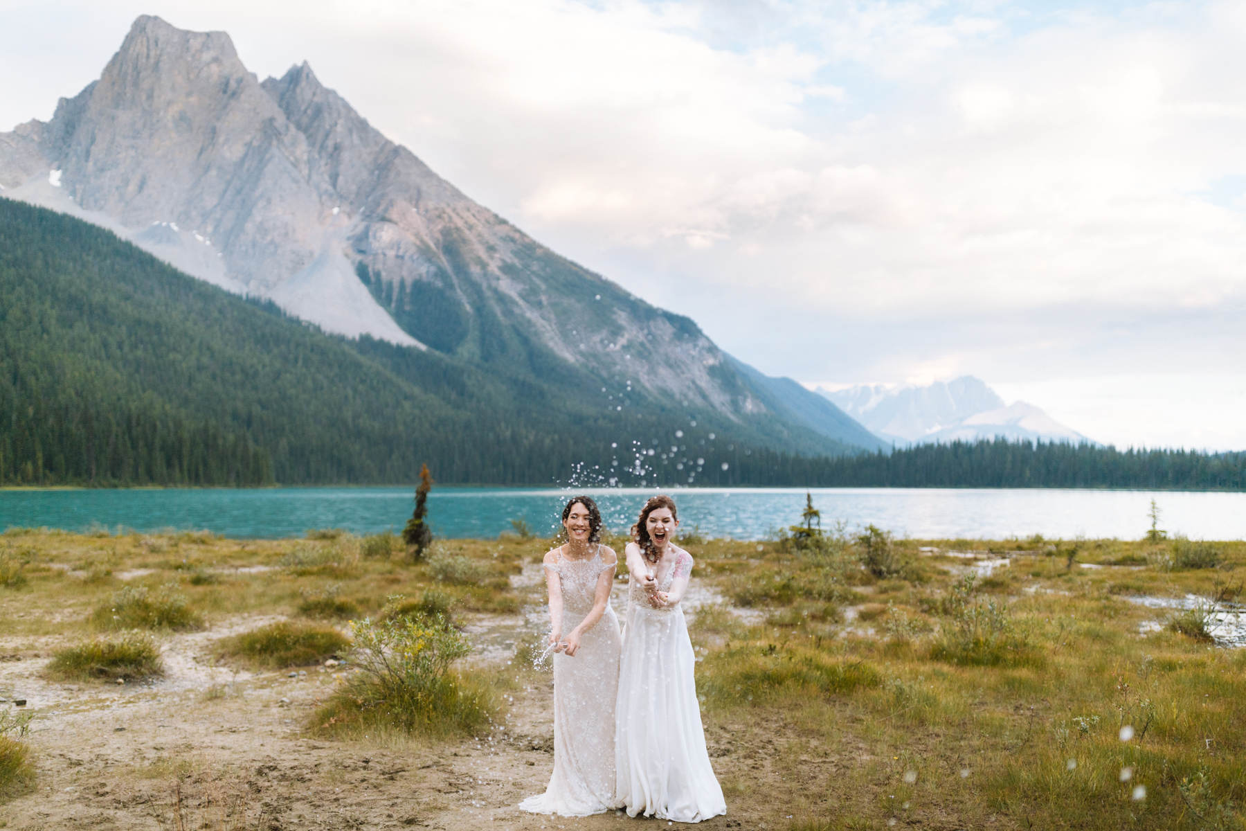 Emerald Lake elopement photos in Yoho National Park, British Columbia