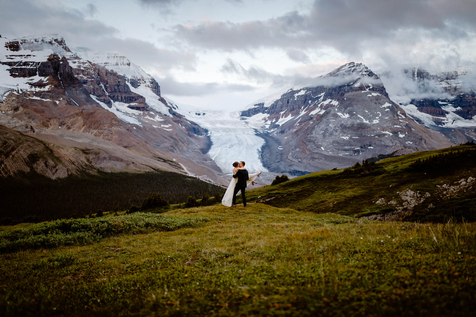 Hiking Elopement Photographers in Banff National Park - Photo 19