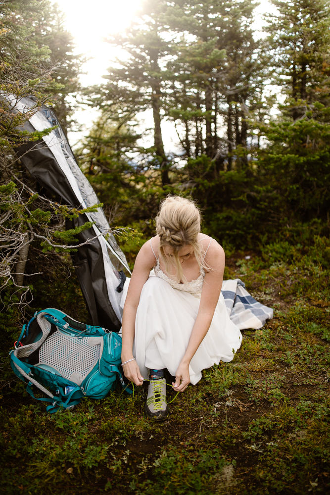 Tips on how to look good after hiking for wedding photos