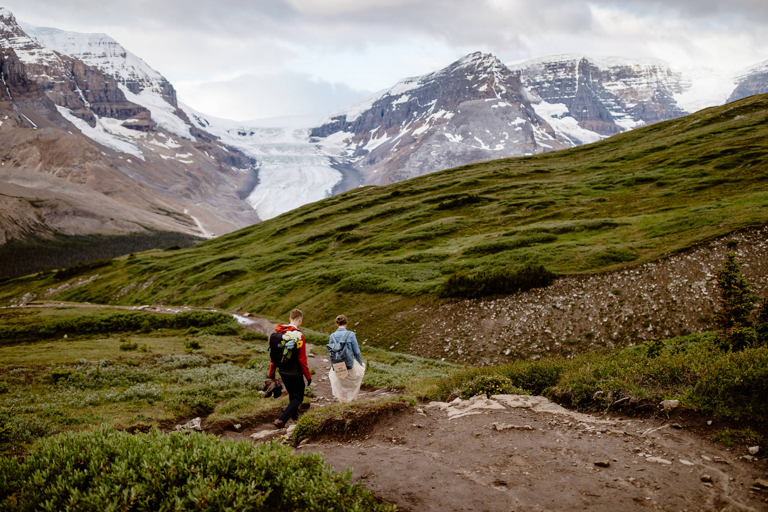 Hiking for your wedding photos - how to look good hiking