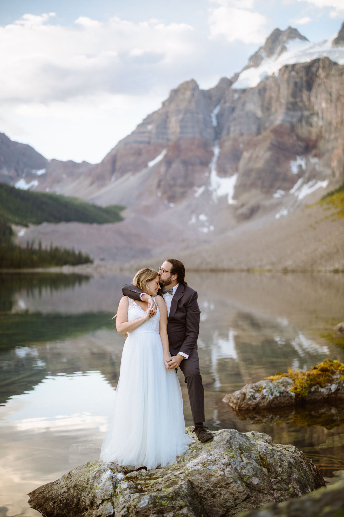 Lake Minnewanka wedding - Photo 13