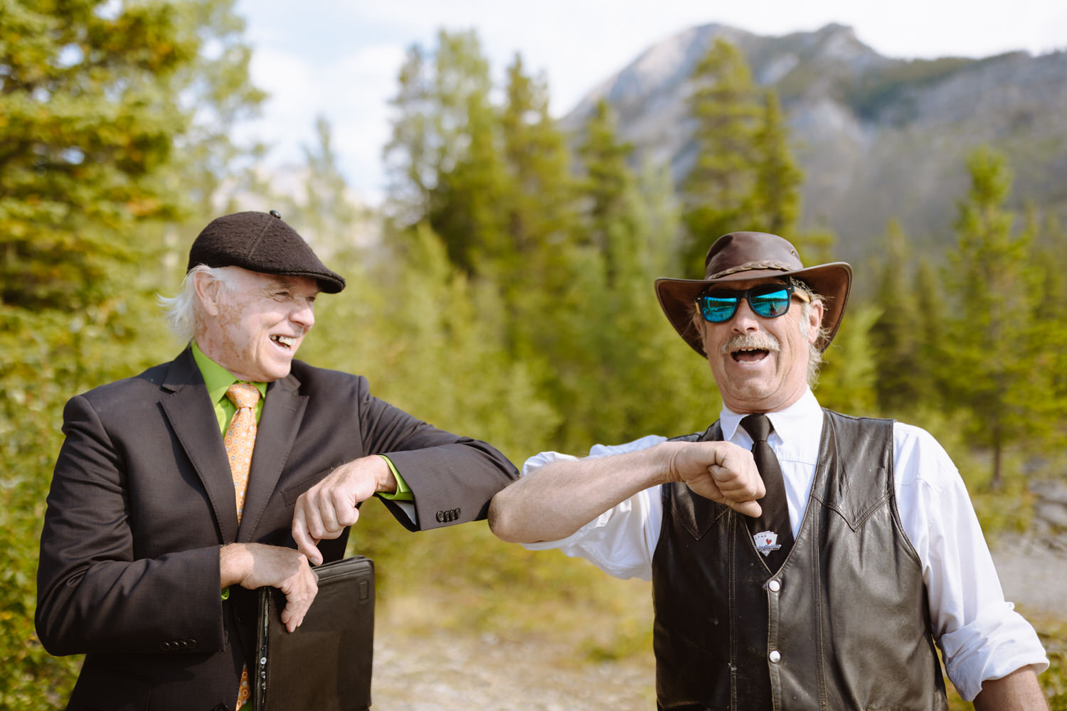 Lake Minnewanka wedding - Photo 44