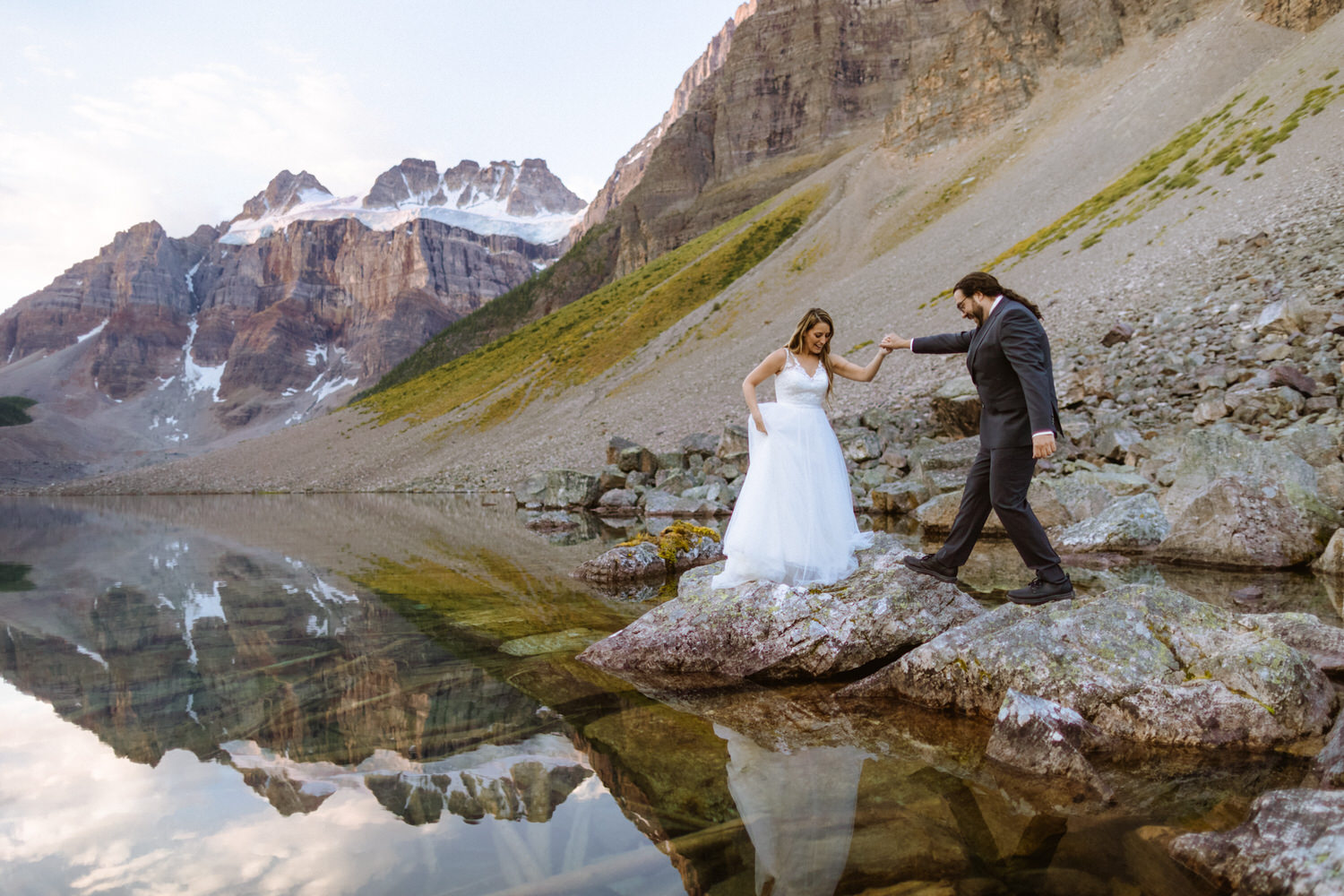 Lake Minnewanka wedding - Photo 9