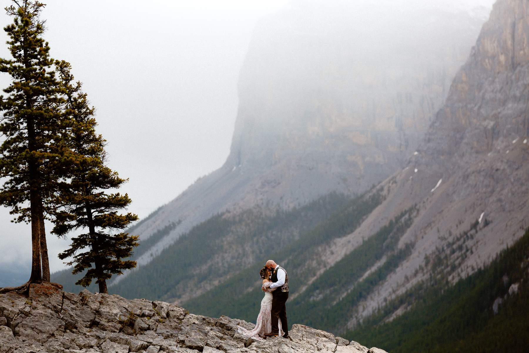 Stormy and Rainy Banff Wedding Photography - Photo 23